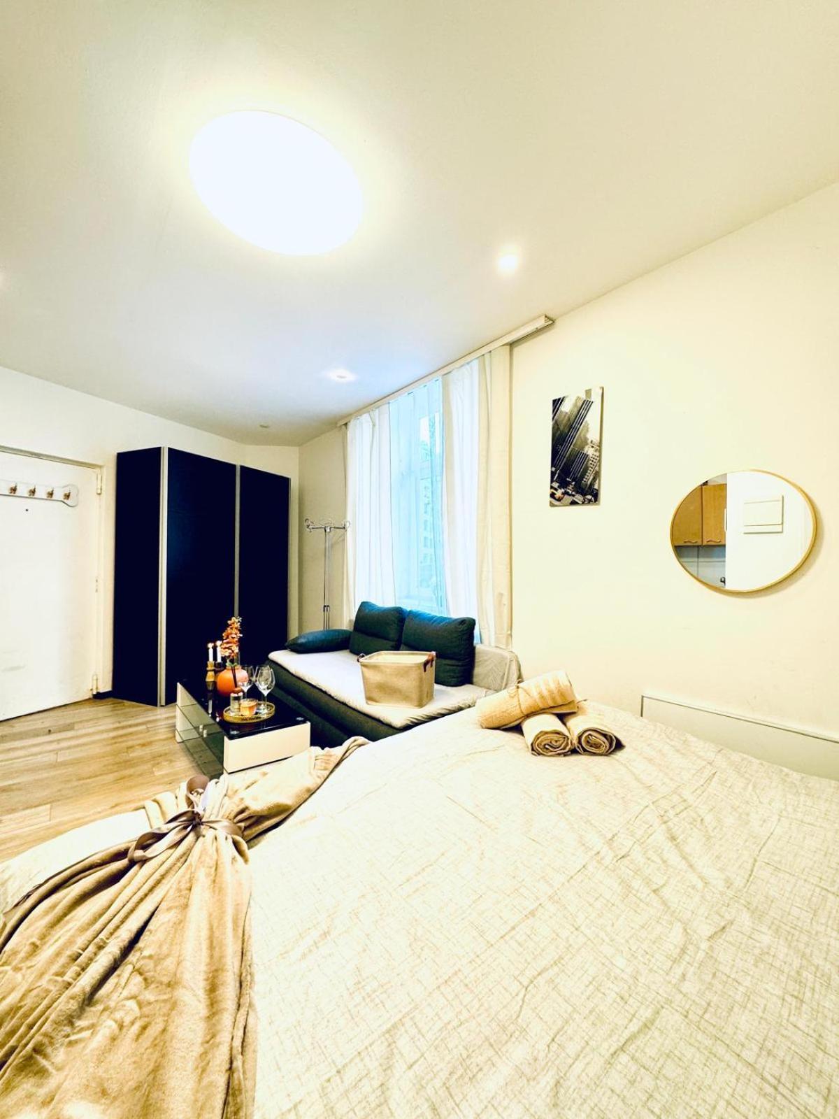 Central King Studio - 10 Mins Walk From Downtown Вена Экстерьер фото