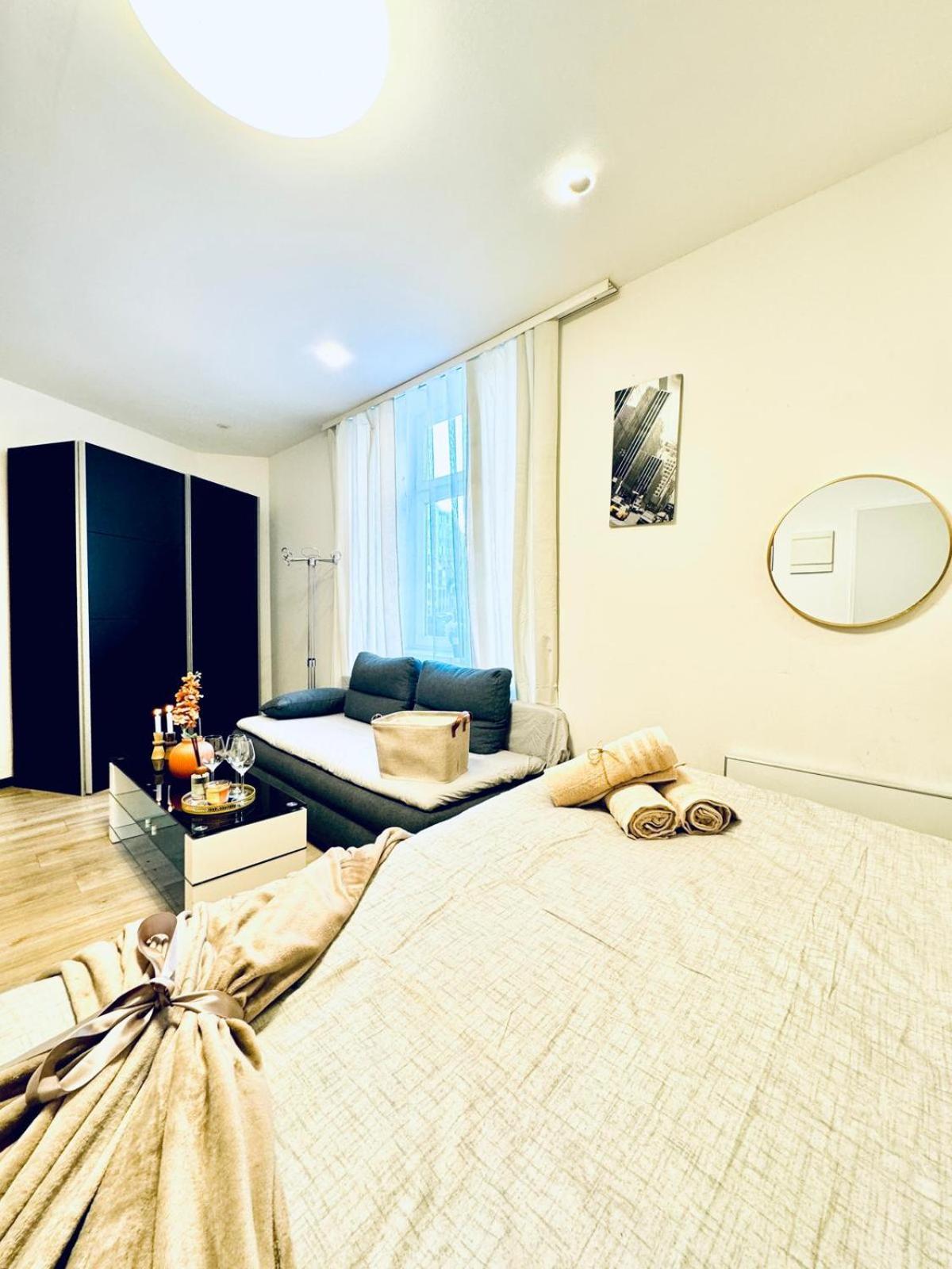 Central King Studio - 10 Mins Walk From Downtown Вена Экстерьер фото